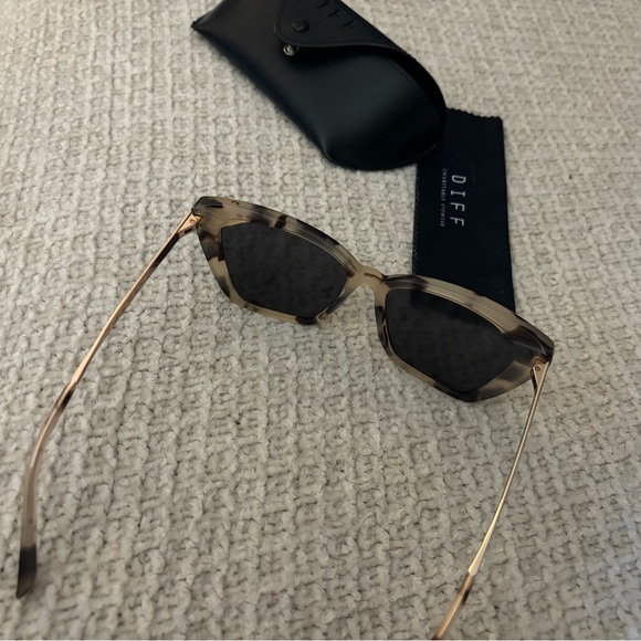 DIFF Sunglasses - Picture 9 of 10